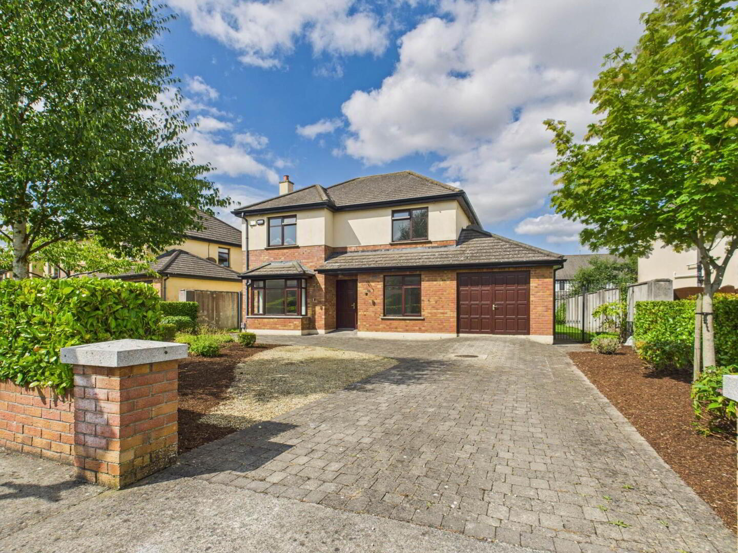 27 Bridgefield Manor 1 of 44