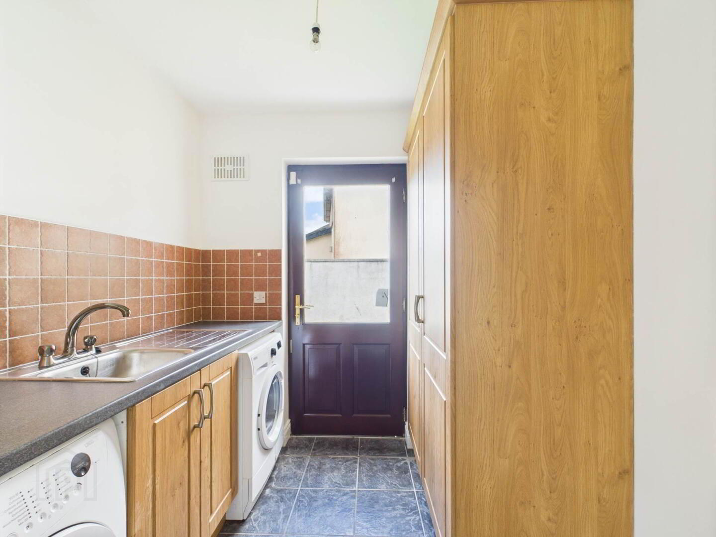 27 Bridgefield Manor 13 of 44