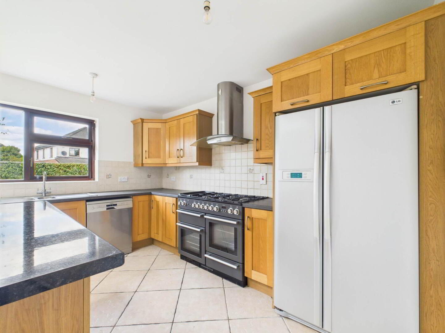 27 Bridgefield Manor 17 of 44