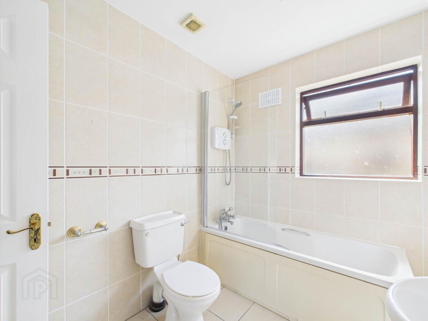 27 Bridgefield Manor 31 of 44