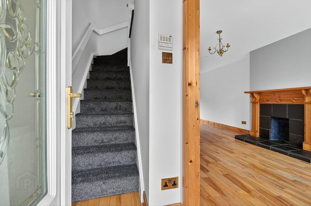 7 Windermere Close 4 of 17