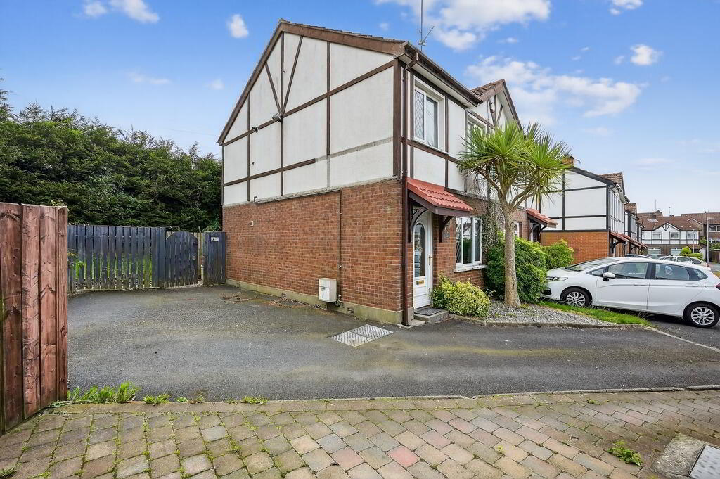 7 Windermere Close 2 of 17