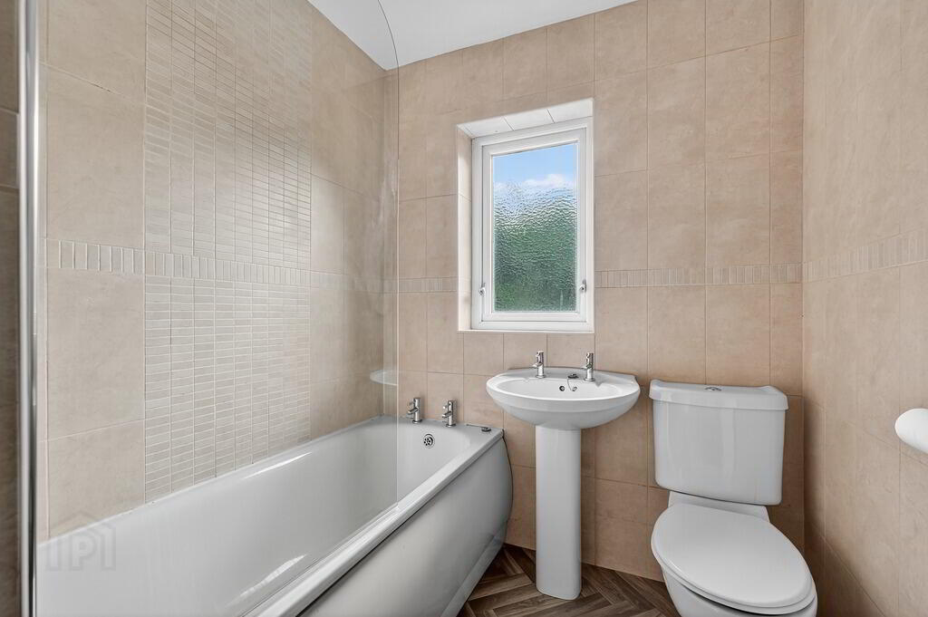 7 Windermere Close 11 of 17