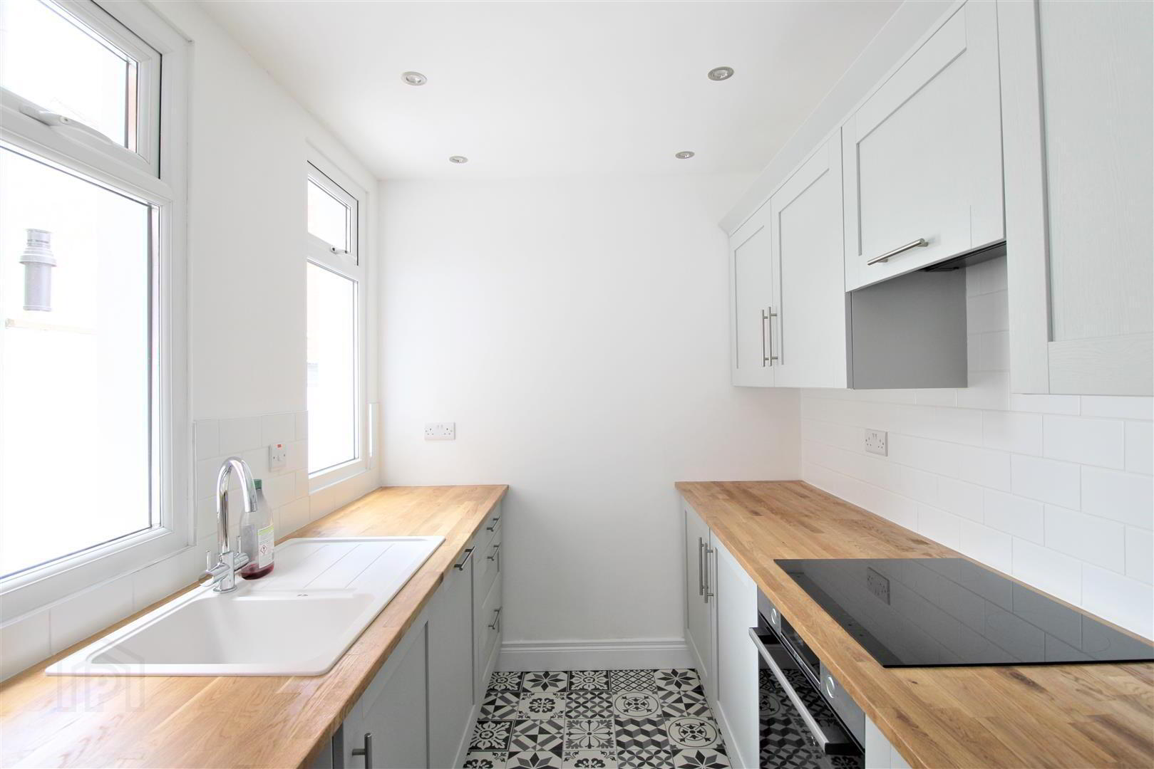 6 Clifton Crescent 8 of 20