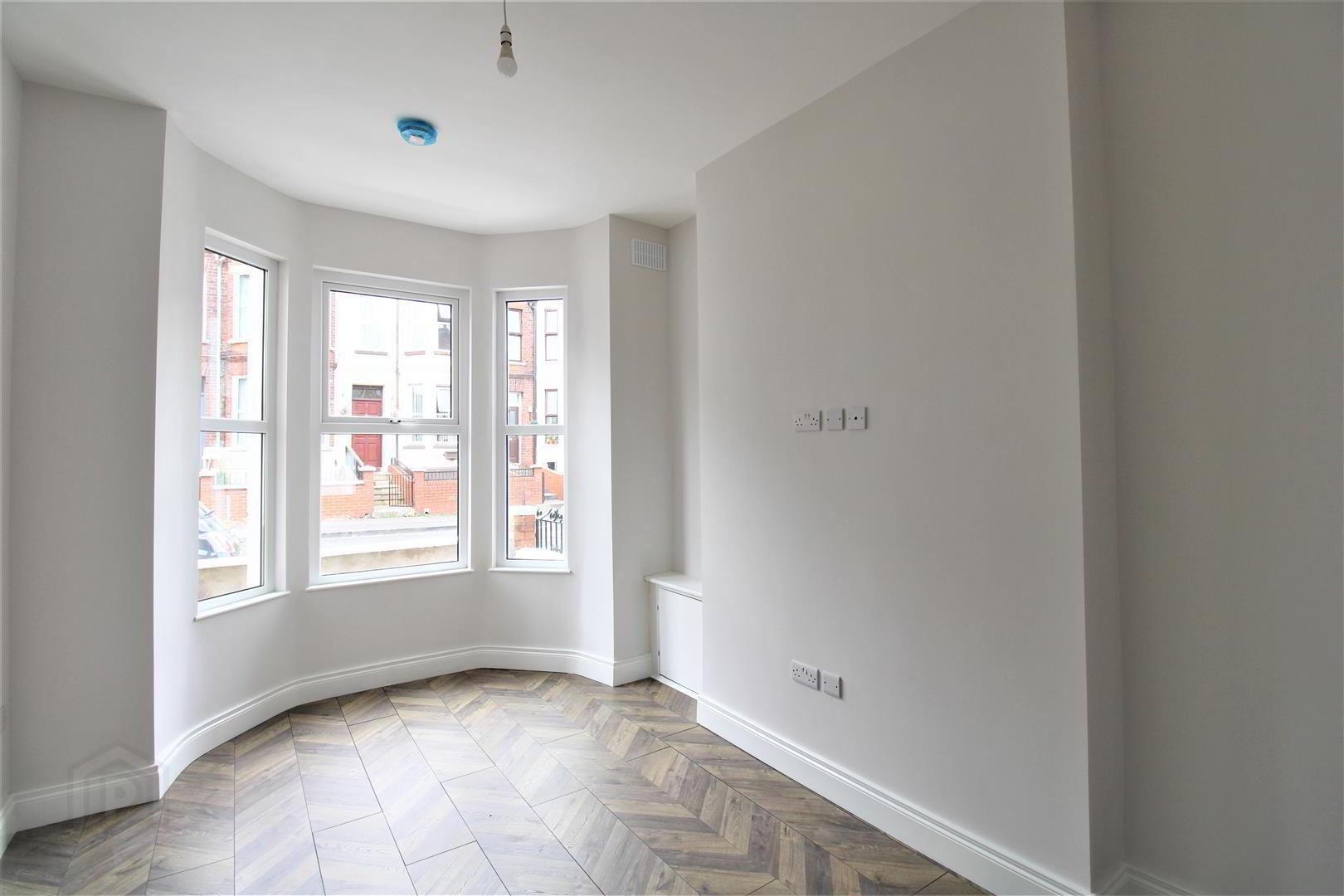 6 Clifton Crescent 3 of 20