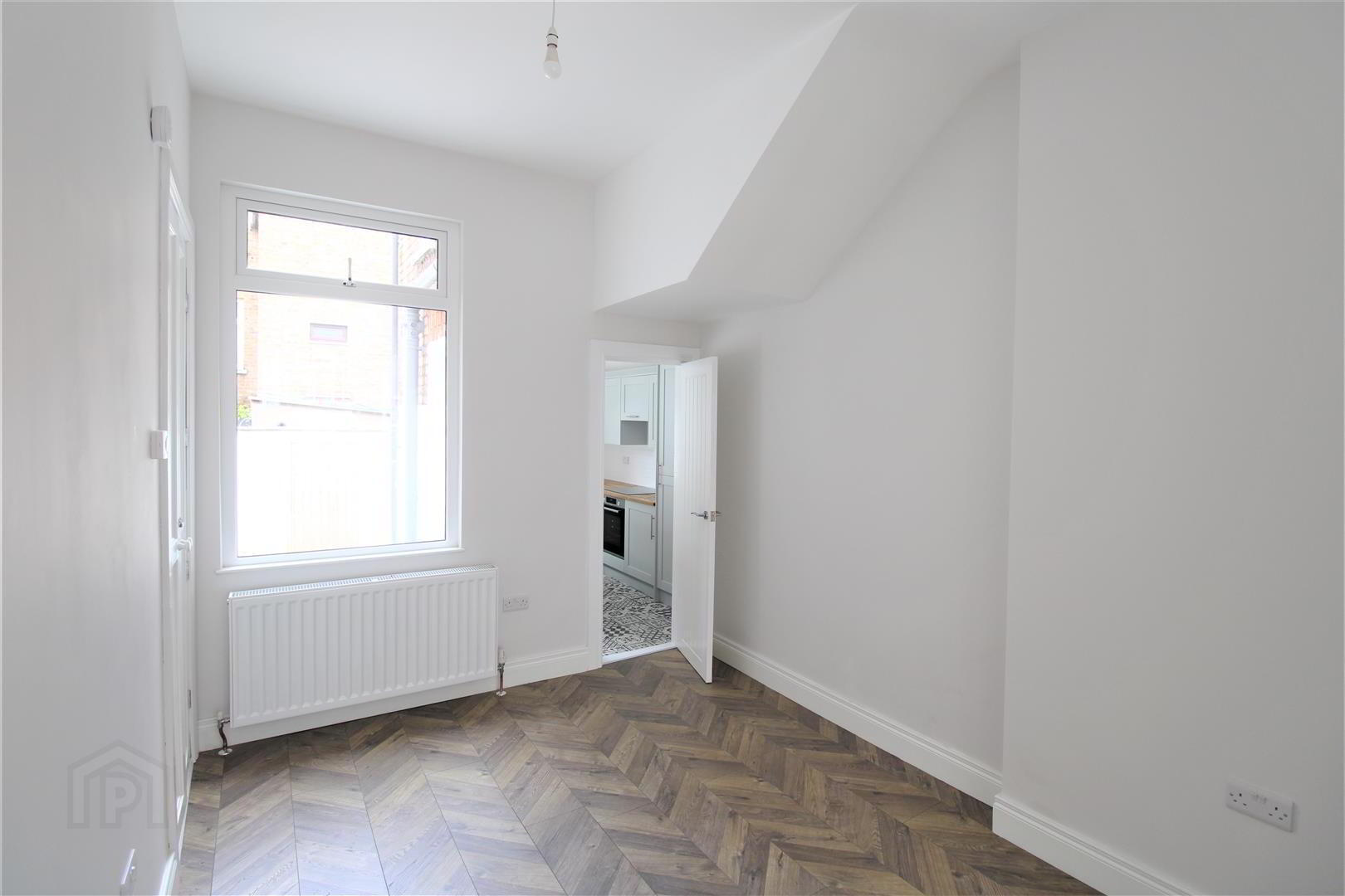 6 Clifton Crescent 6 of 20