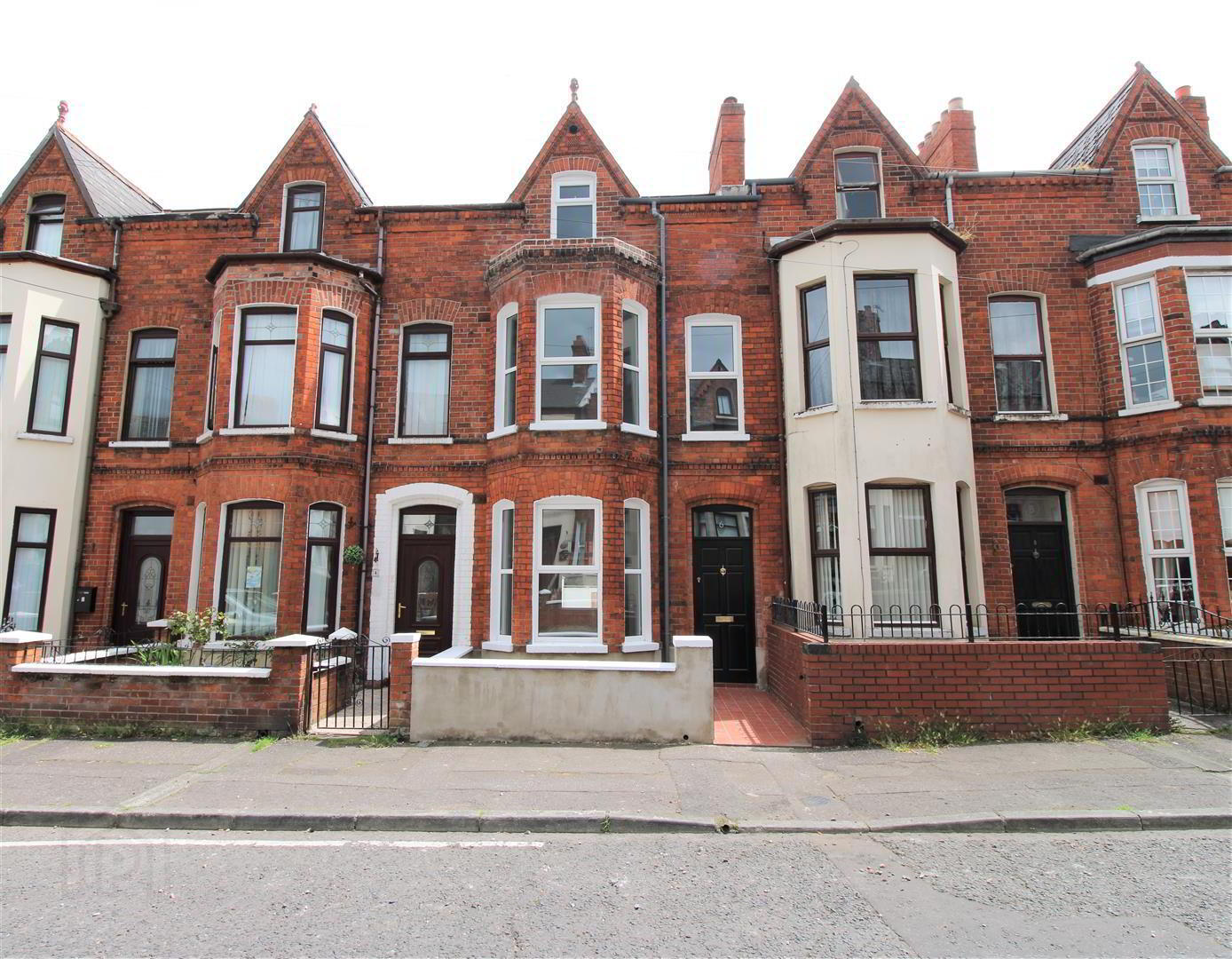 6 Clifton Crescent 1 of 20