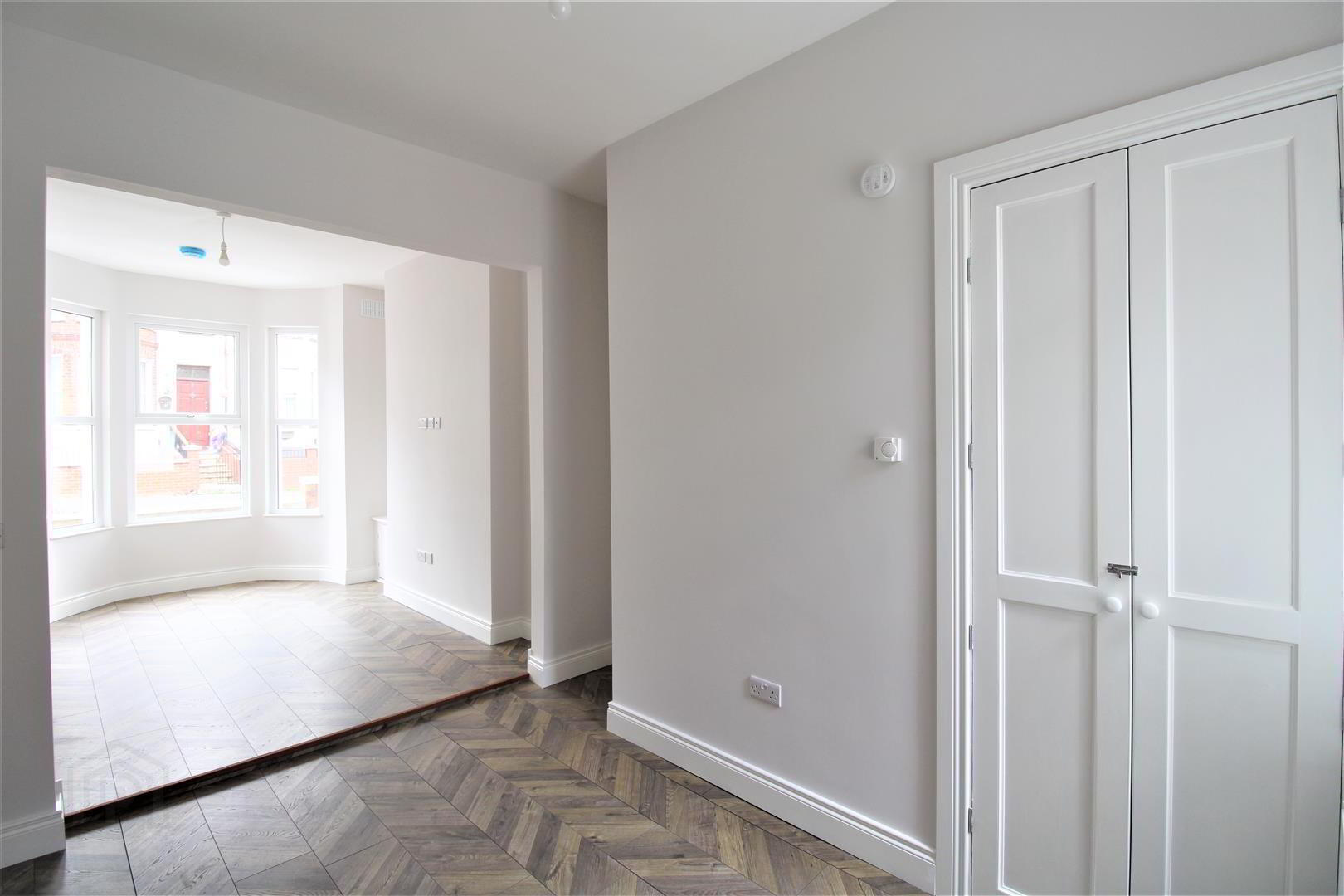 6 Clifton Crescent 5 of 20