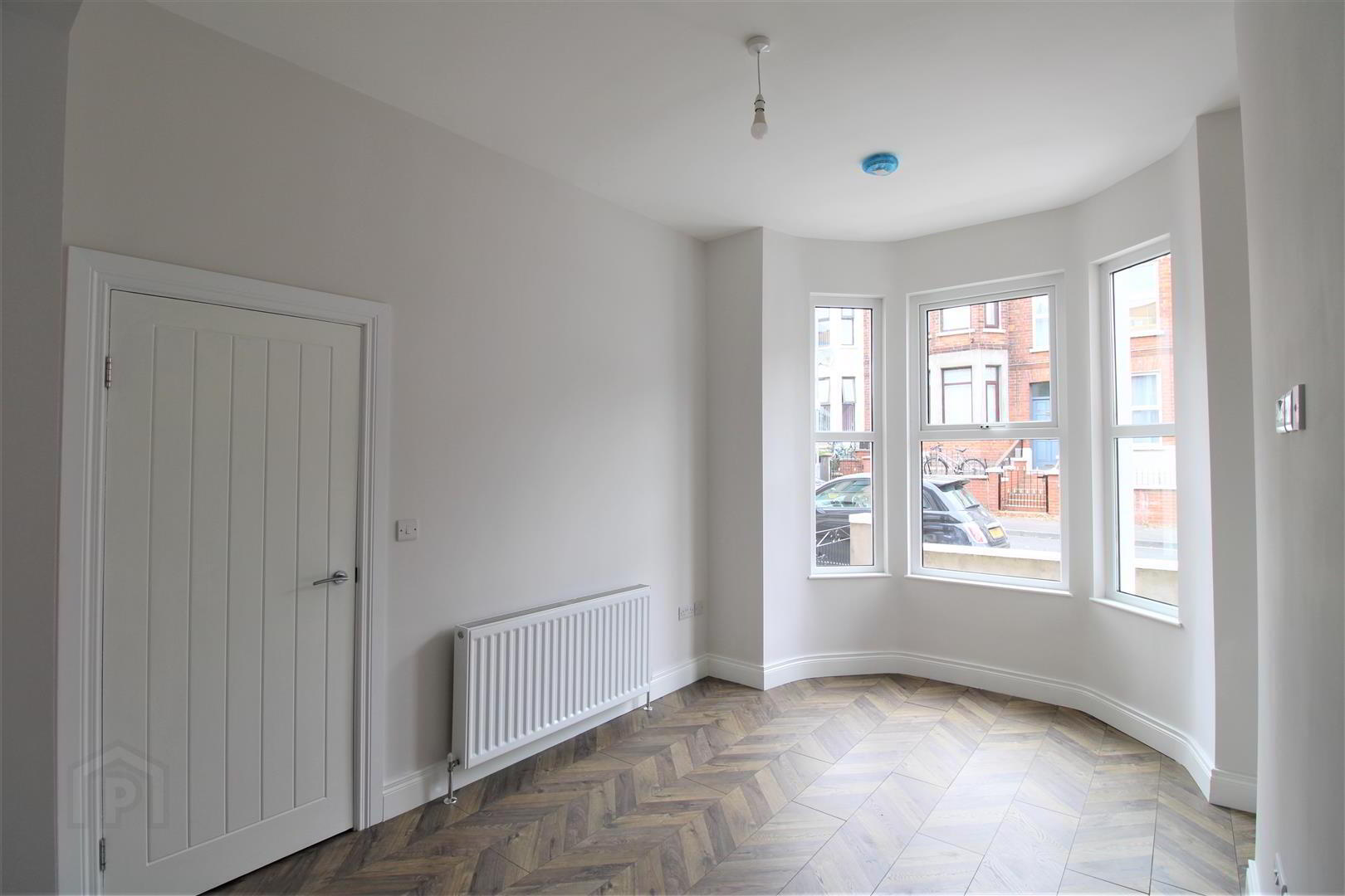 6 Clifton Crescent 4 of 20