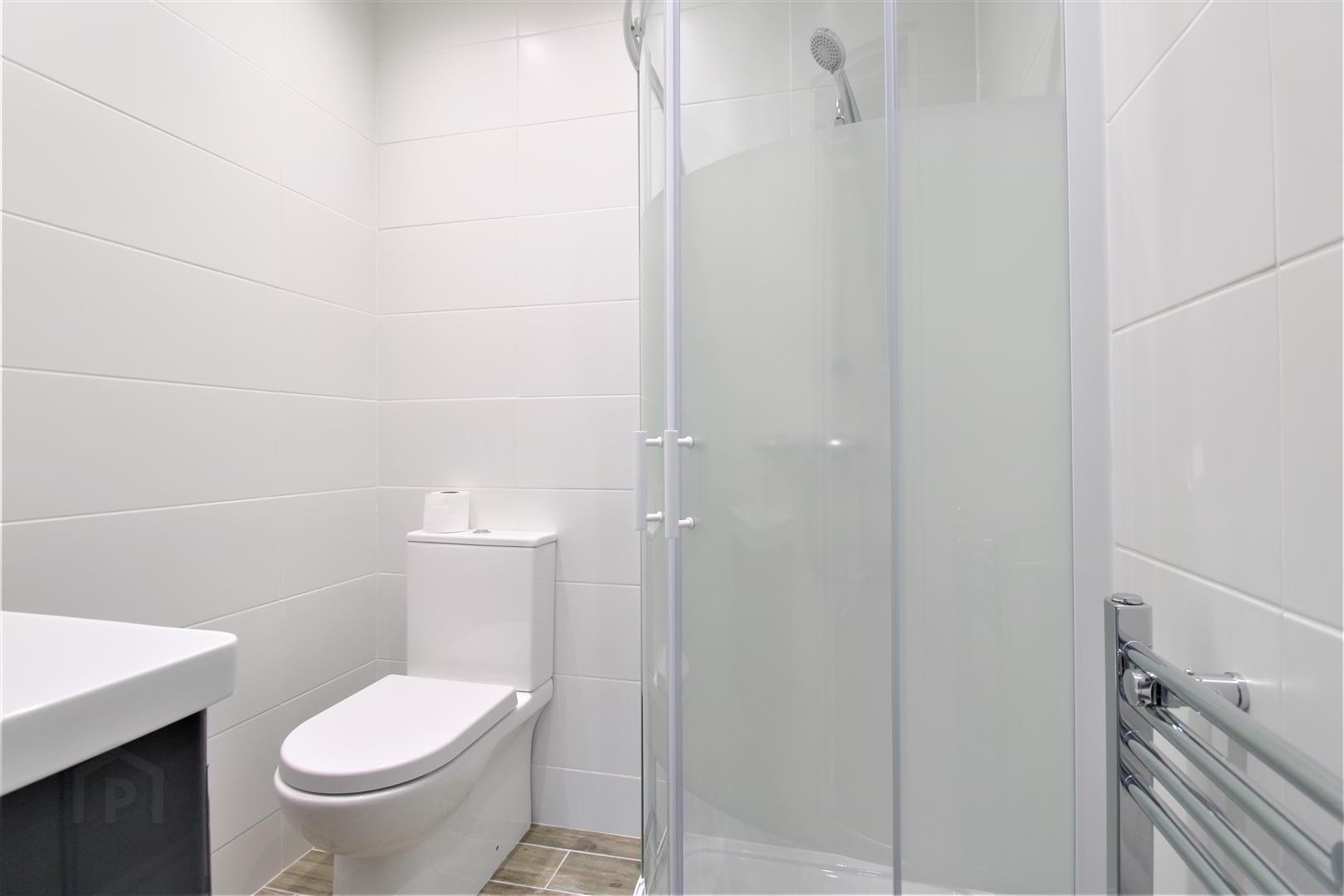 6 Clifton Crescent 16 of 20