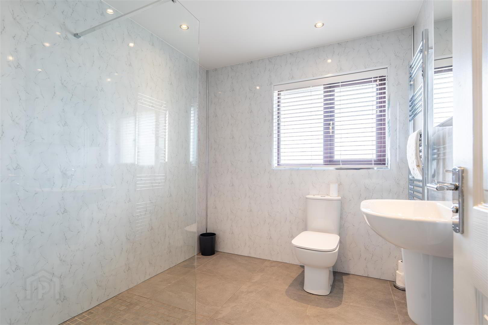 Windy Ridge, 84a Manse Road 12 of 17