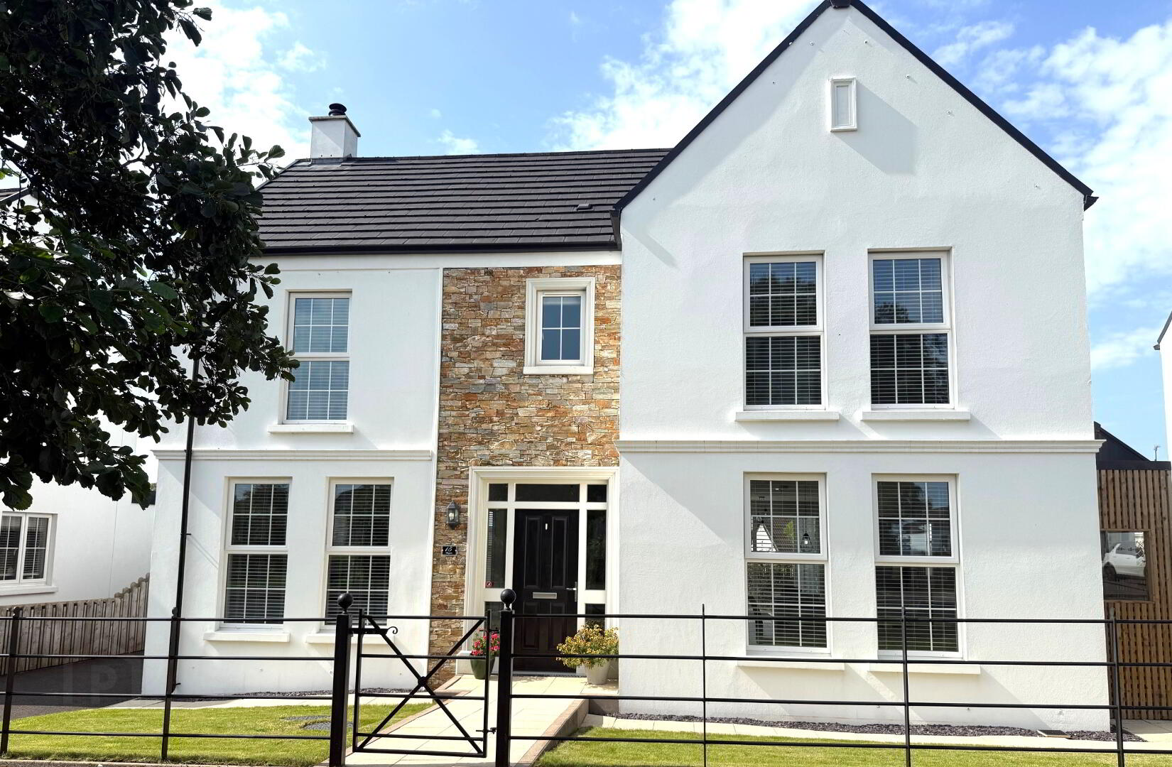 15 Abbeyfields 1 of 32