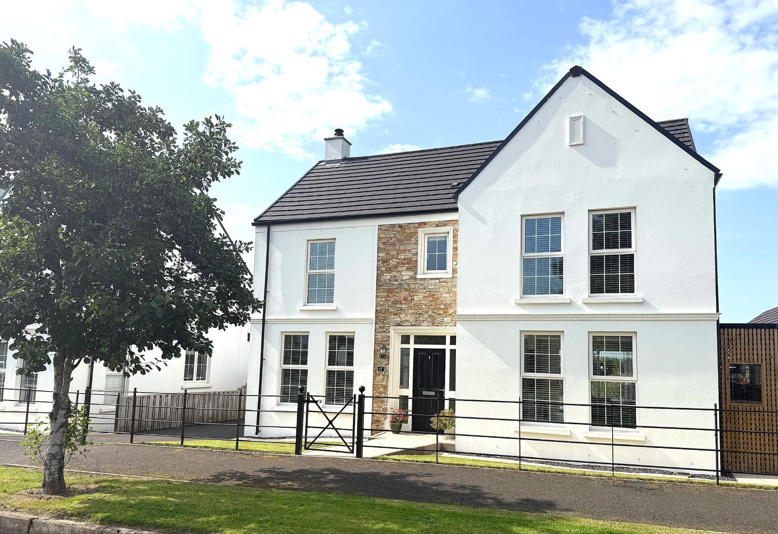 15 Abbeyfields 2 of 32