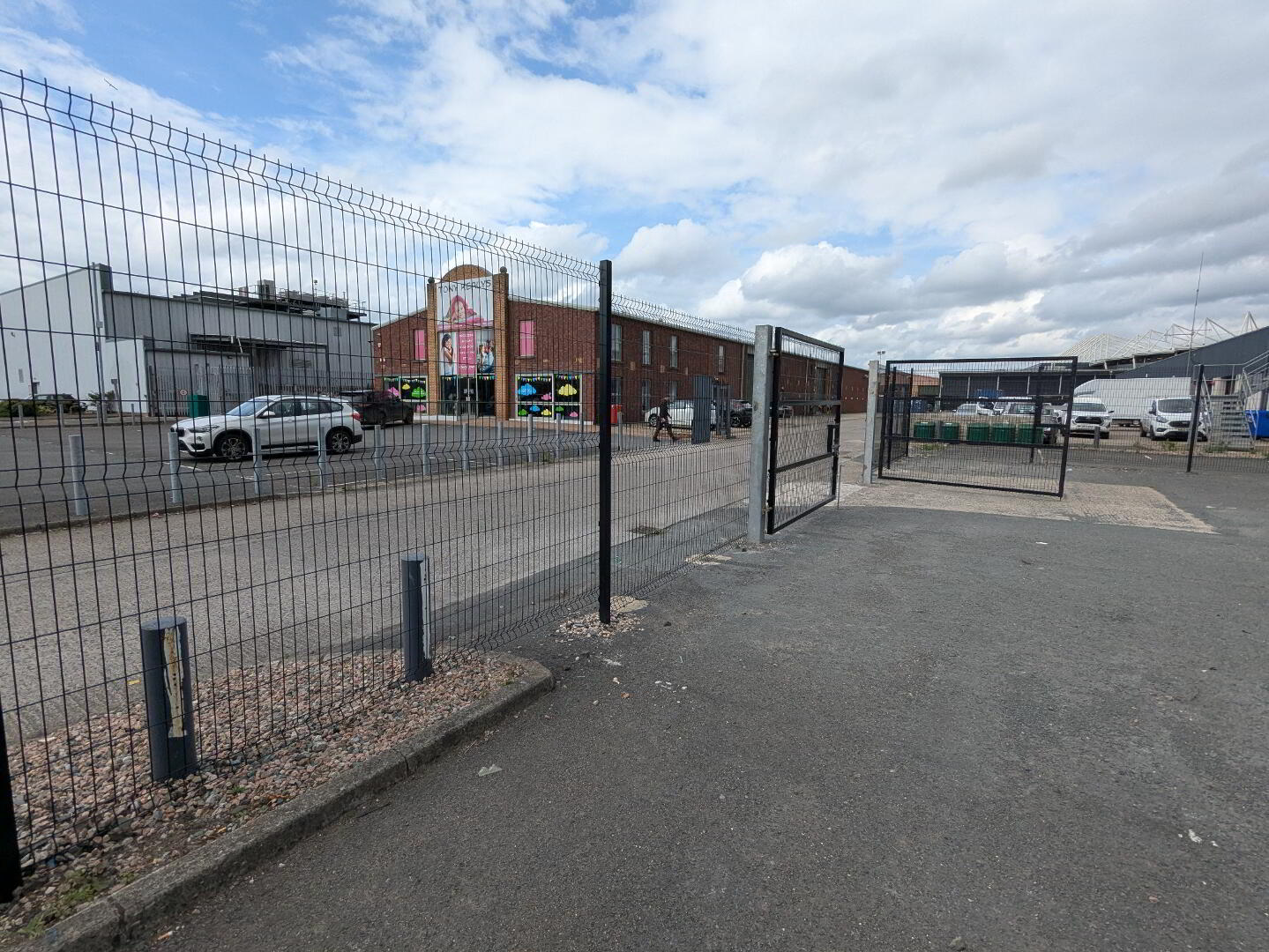 Secure Fenced Yard, 4 Apollo Road 2 of 6