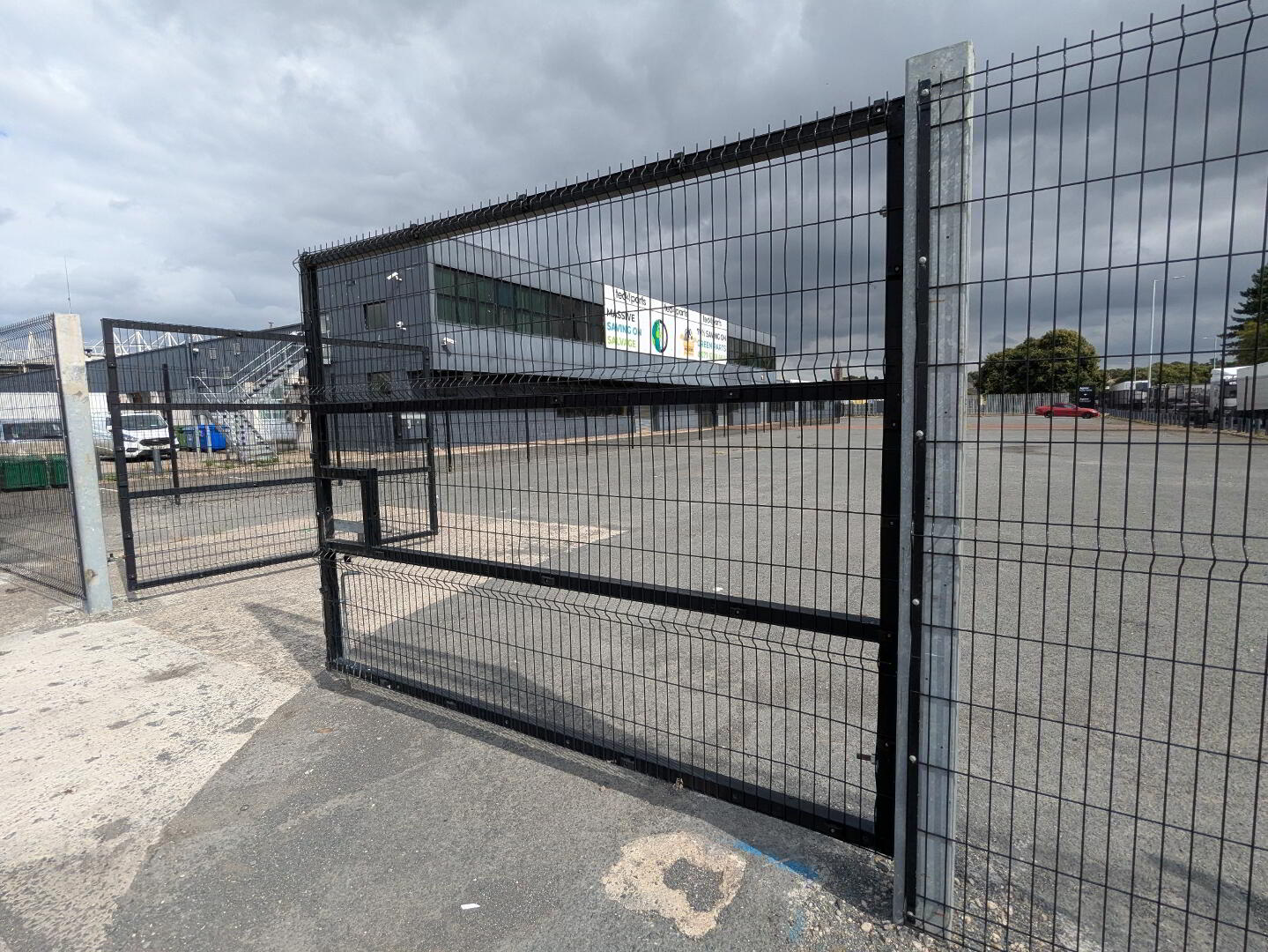 Secure Fenced Yard, 4 Apollo Road 3 of 6