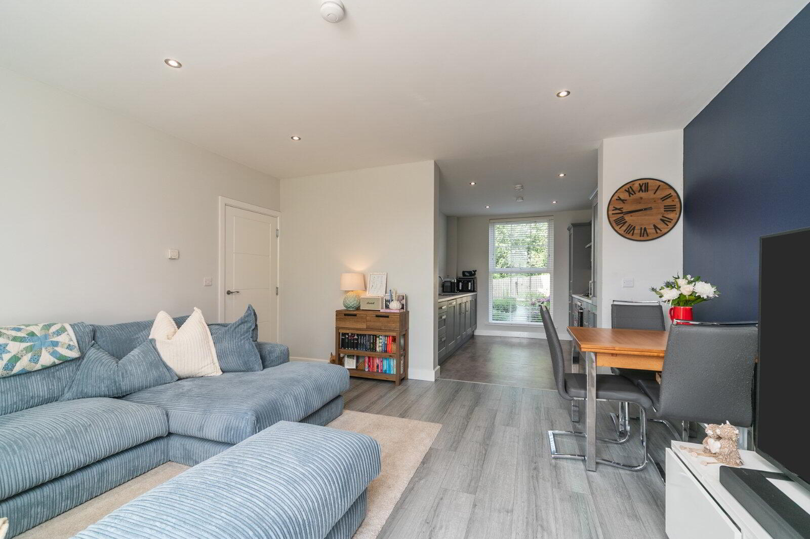 Apartment 1 49 Ayrshire Road 3 of 12