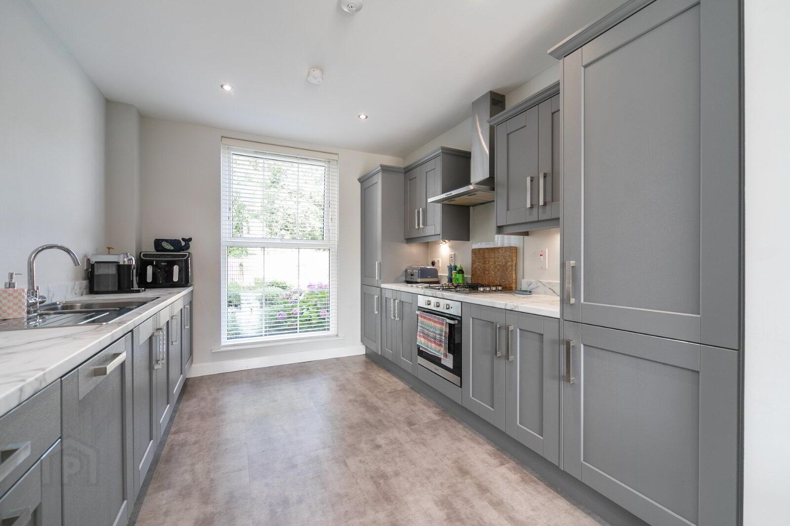 Apartment 1 49 Ayrshire Road 4 of 12