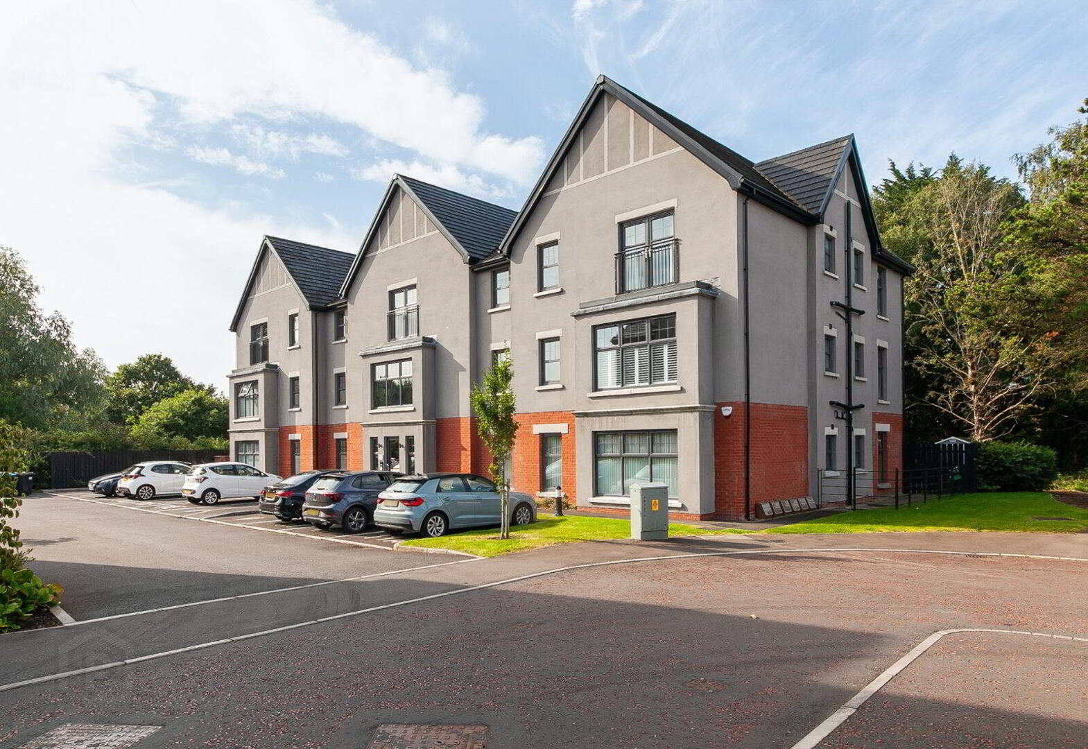 Apartment 11i Oakfield Park 1 of 12