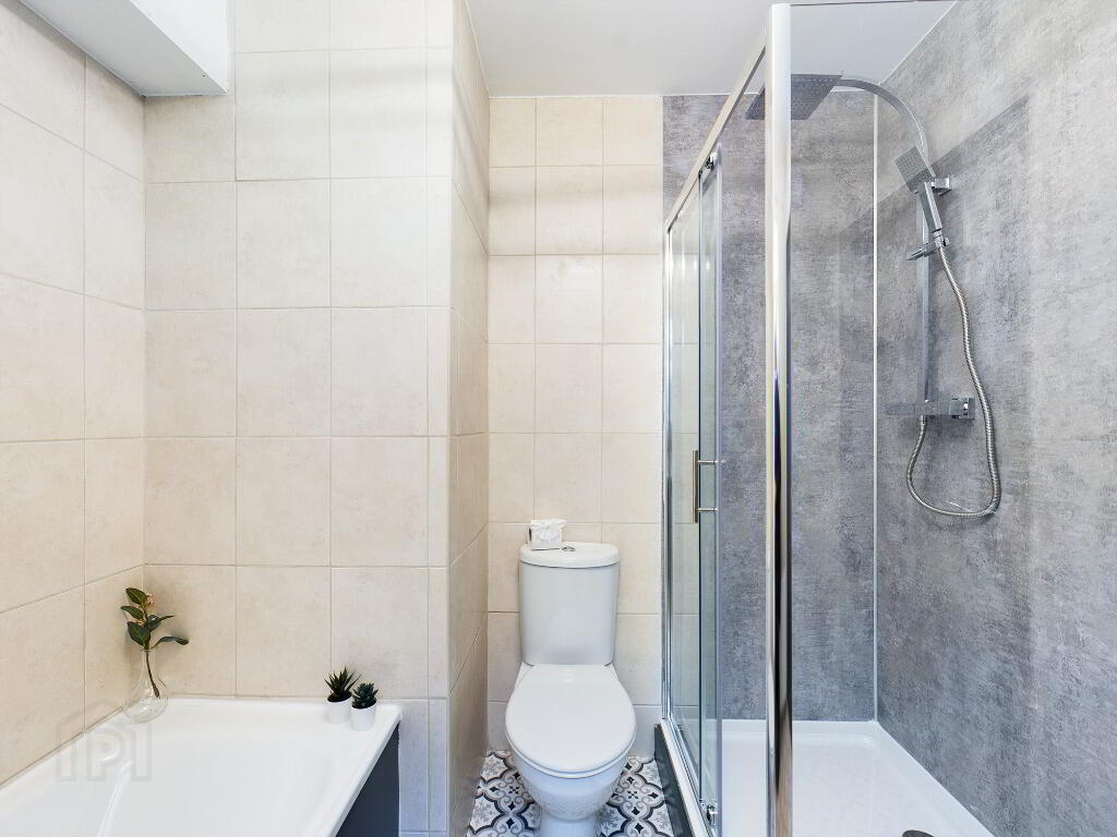 3.1 Eglantine Avenue 8 of 17