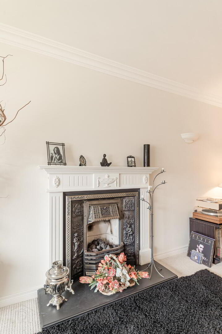 2 Moorfield Gardens 8 of 48