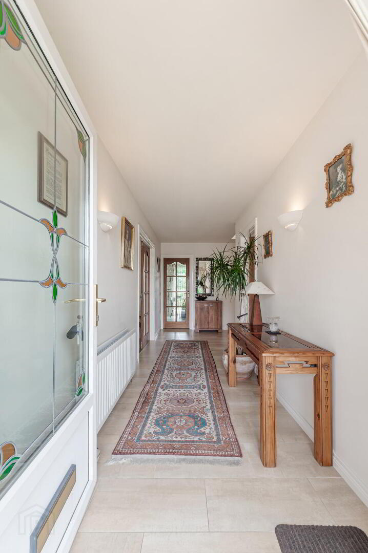 2 Moorfield Gardens 4 of 48