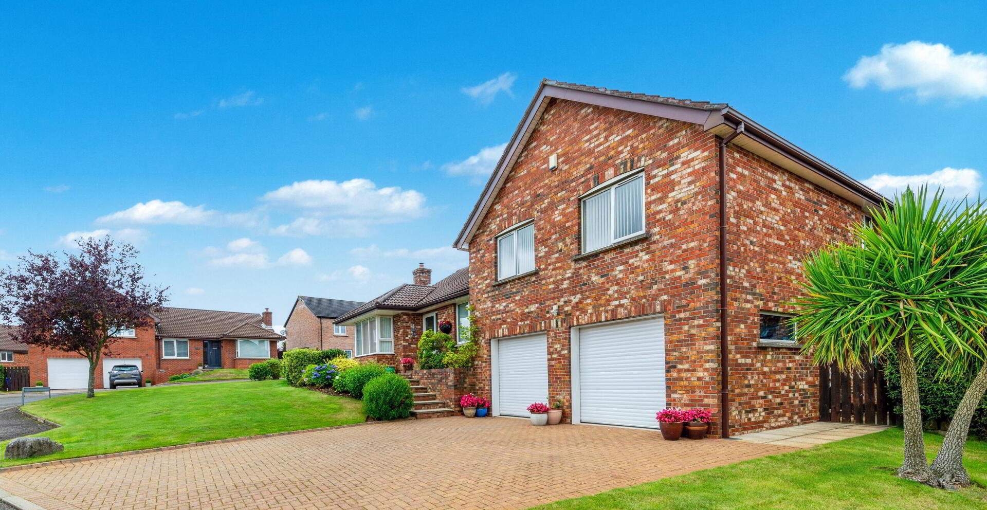 2 Moorfield Gardens 2 of 48