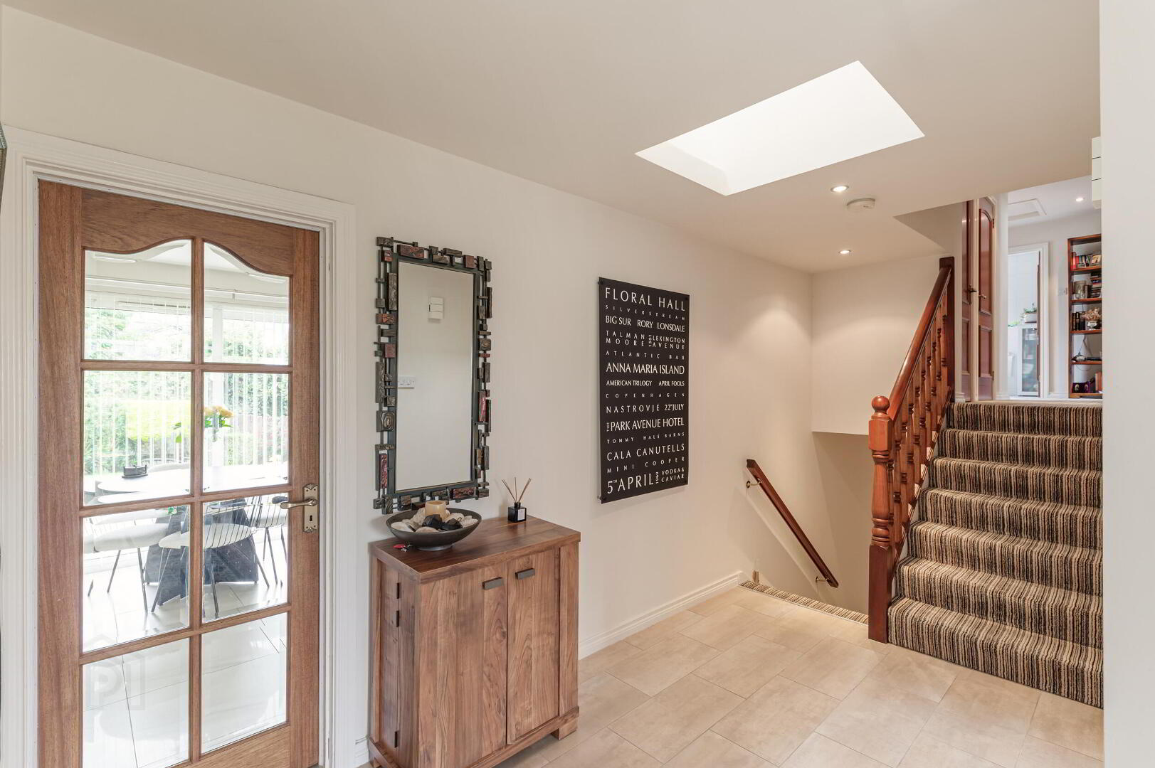 2 Moorfield Gardens 10 of 48