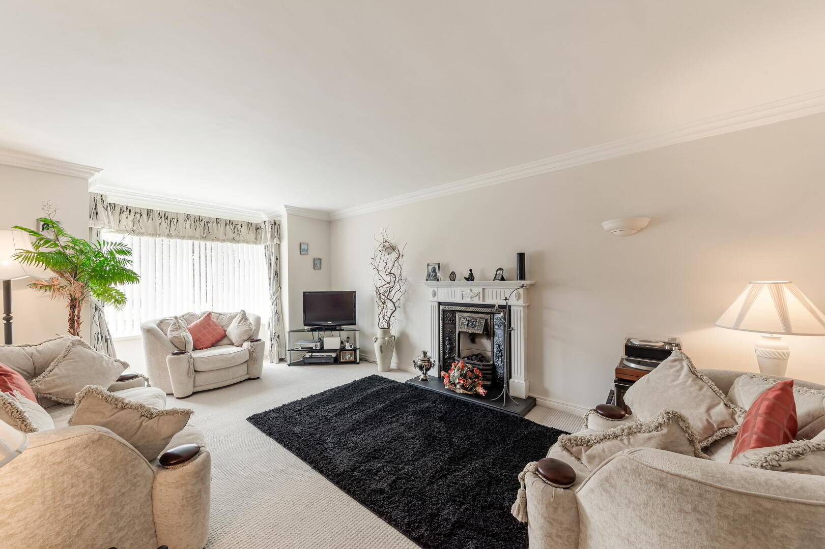 2 Moorfield Gardens 6 of 48