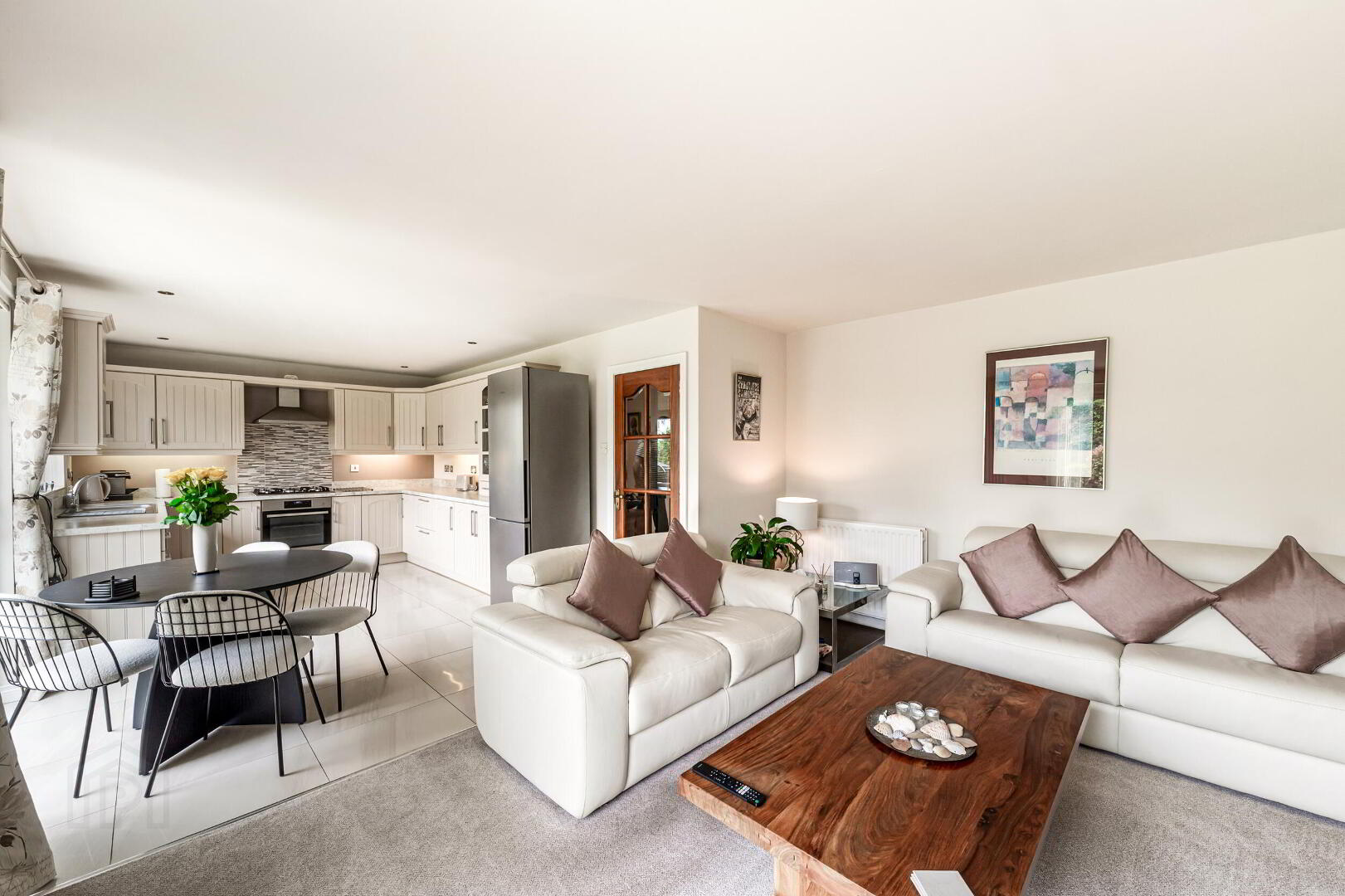 2 Moorfield Gardens 11 of 48