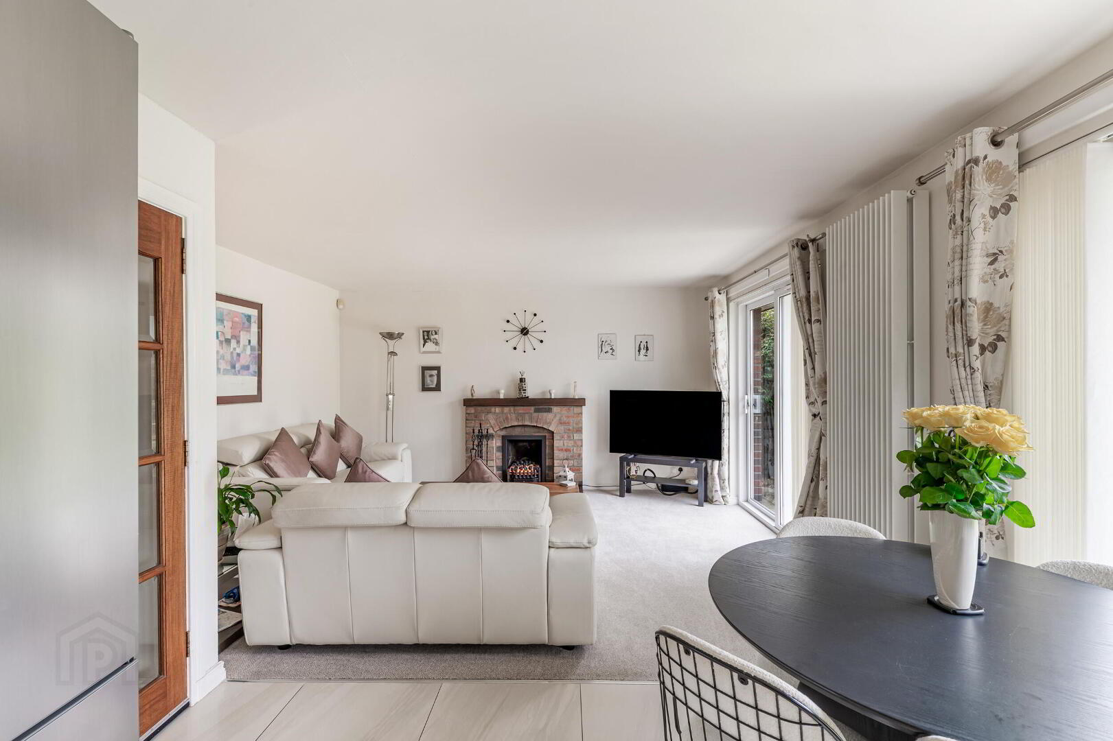 2 Moorfield Gardens 13 of 48