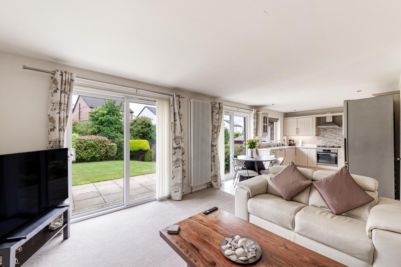 2 Moorfield Gardens 15 of 48