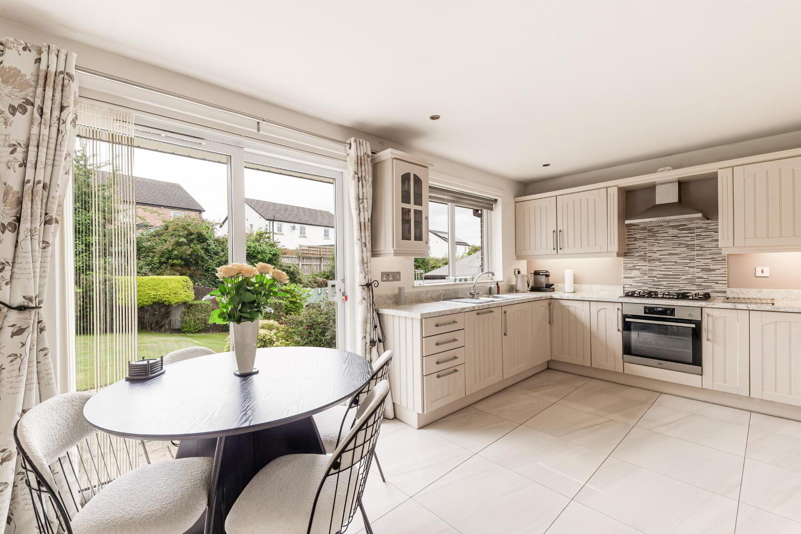 2 Moorfield Gardens 17 of 48