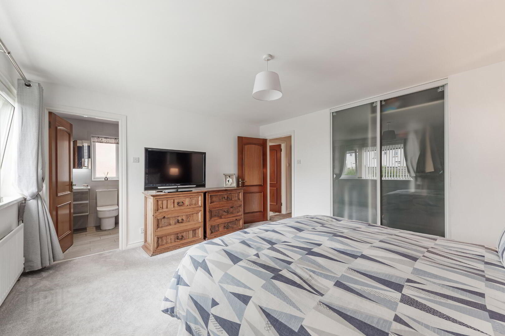 2 Moorfield Gardens 26 of 48