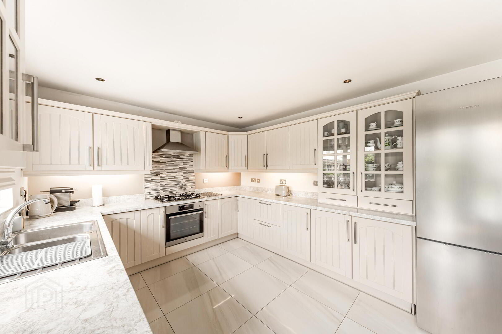 2 Moorfield Gardens 20 of 48