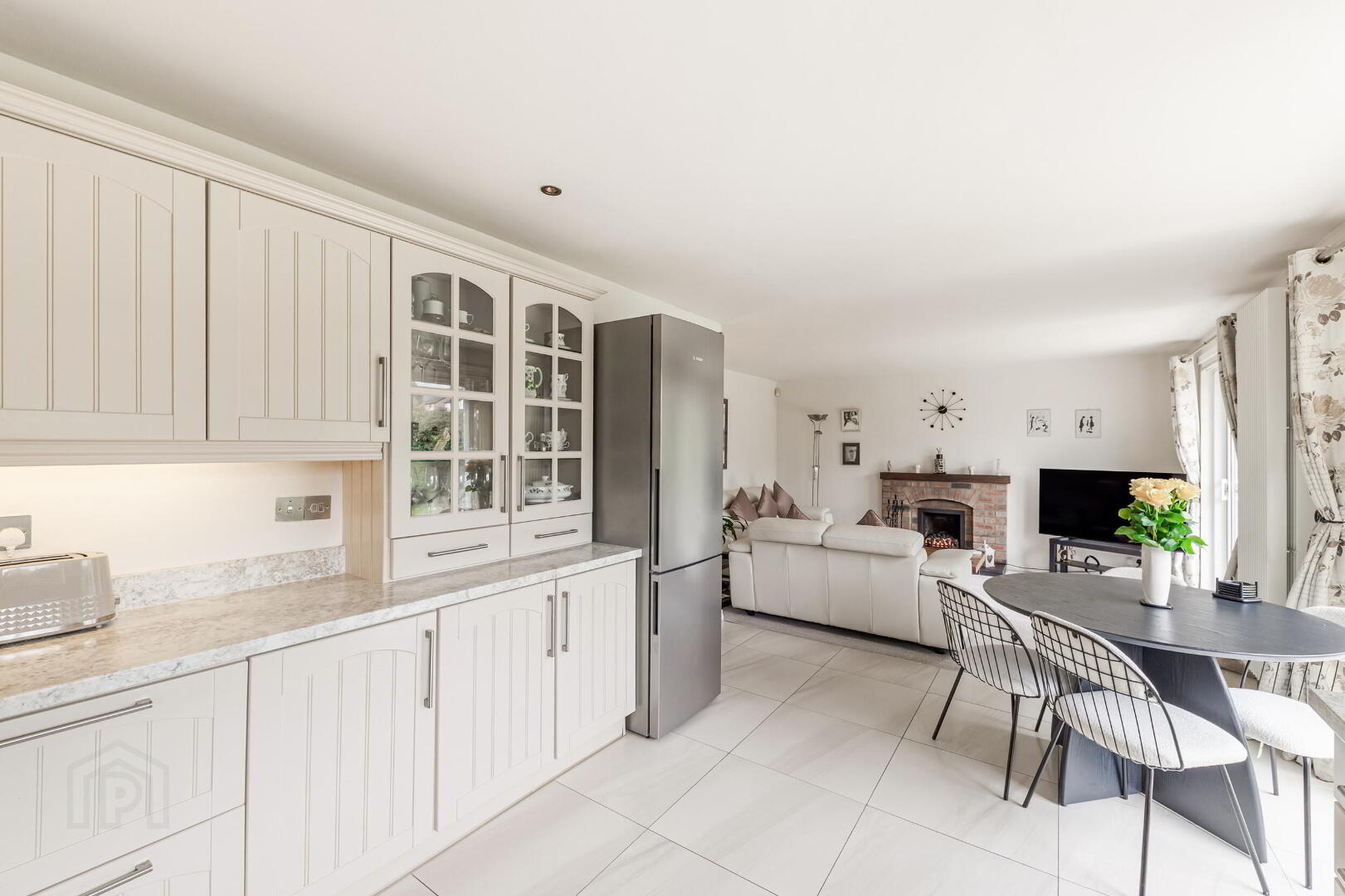 2 Moorfield Gardens 19 of 48