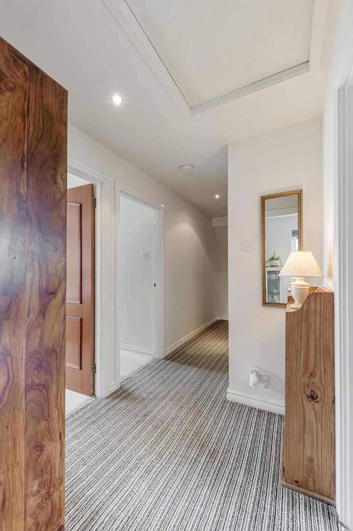 2 Moorfield Gardens 23 of 48