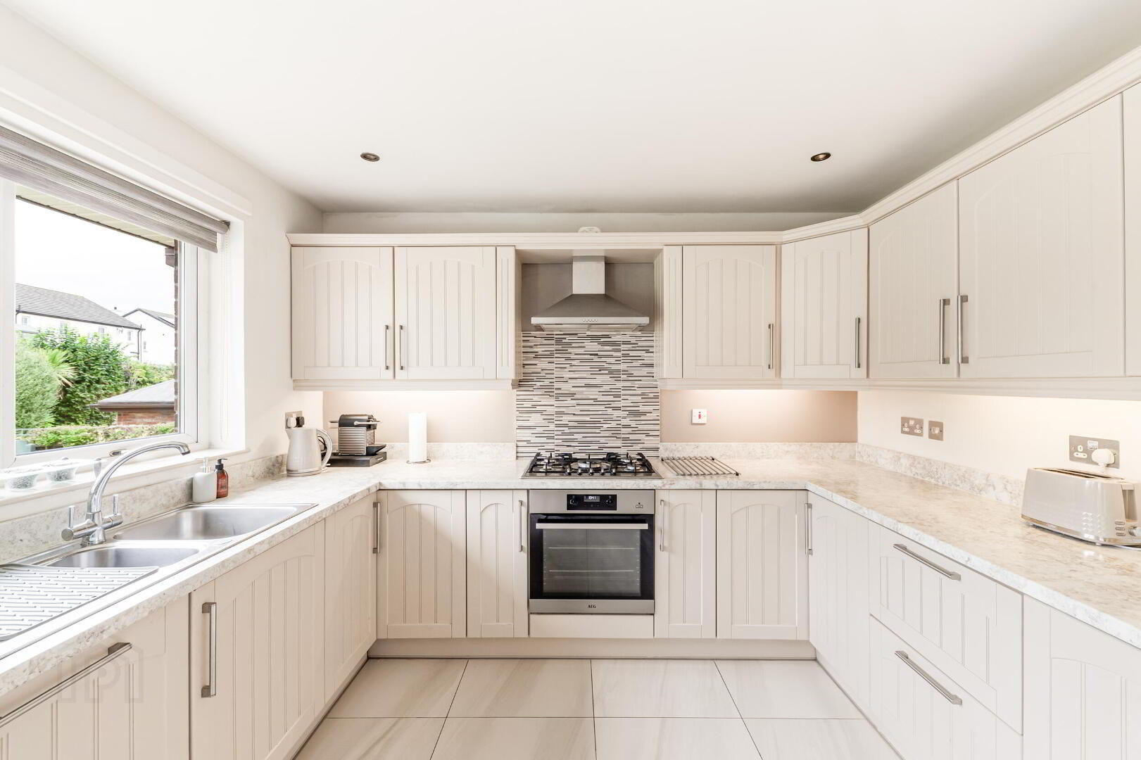 2 Moorfield Gardens 22 of 48