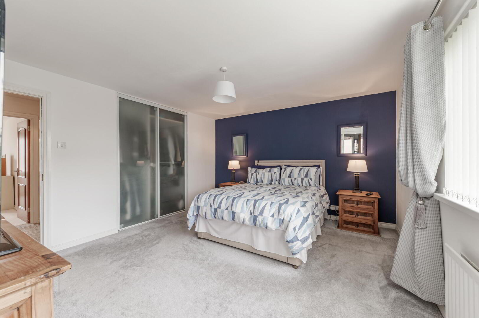 2 Moorfield Gardens 25 of 48
