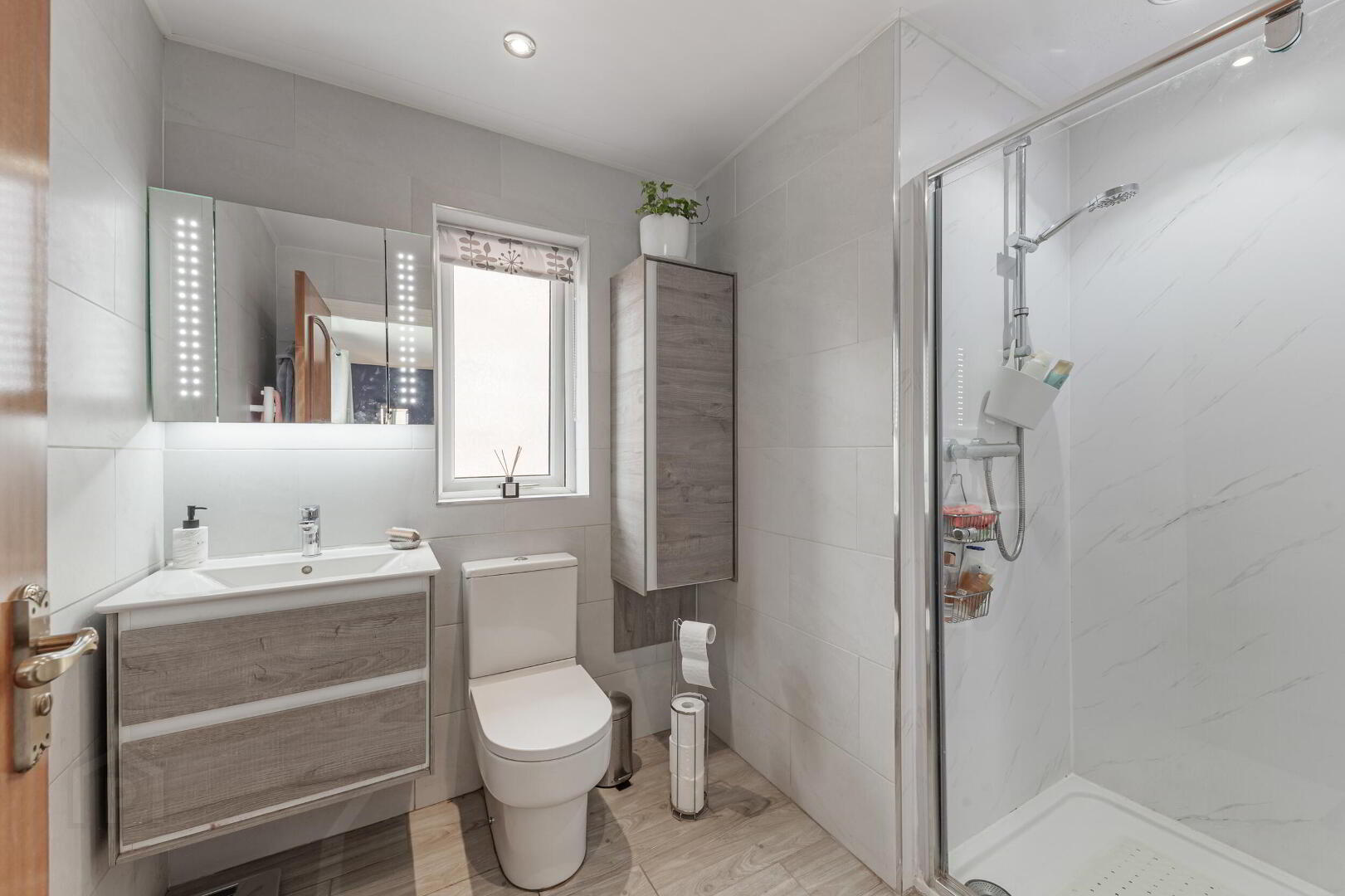2 Moorfield Gardens 28 of 48