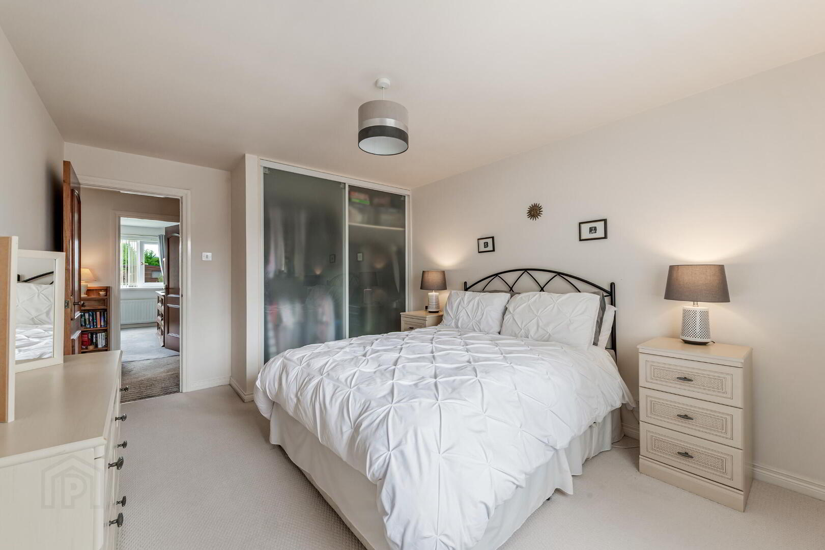 2 Moorfield Gardens 32 of 48