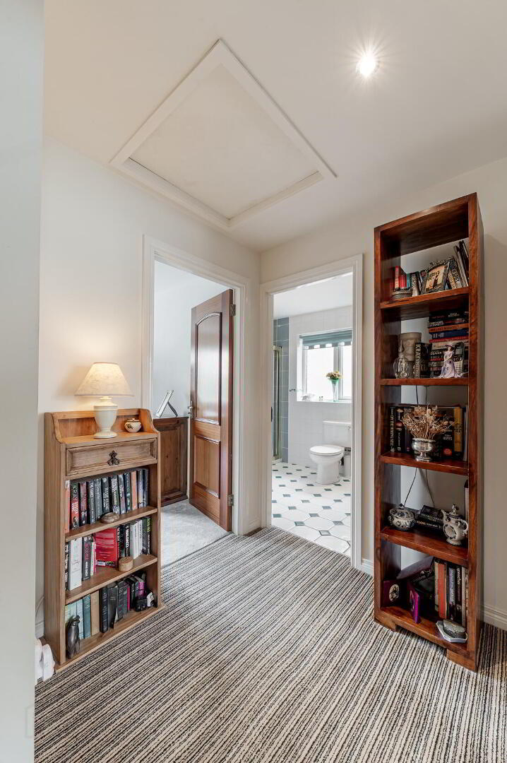2 Moorfield Gardens 34 of 48