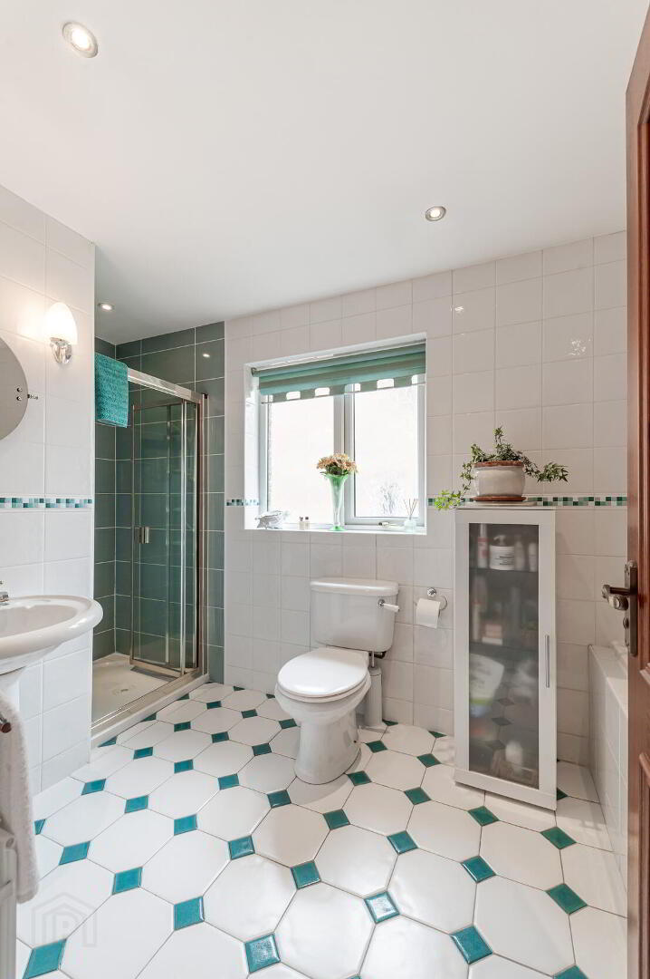 2 Moorfield Gardens 36 of 48