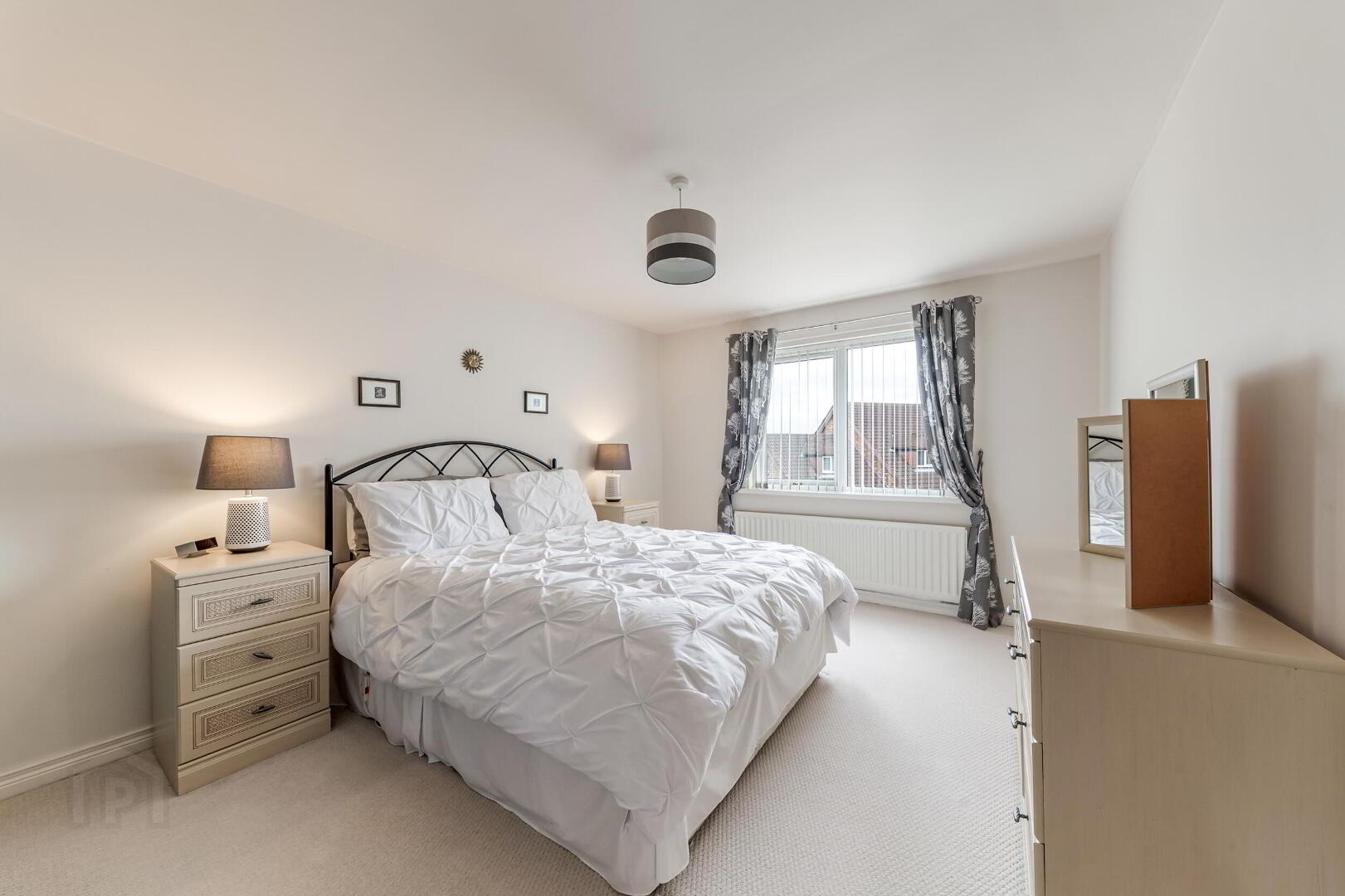 2 Moorfield Gardens 31 of 48