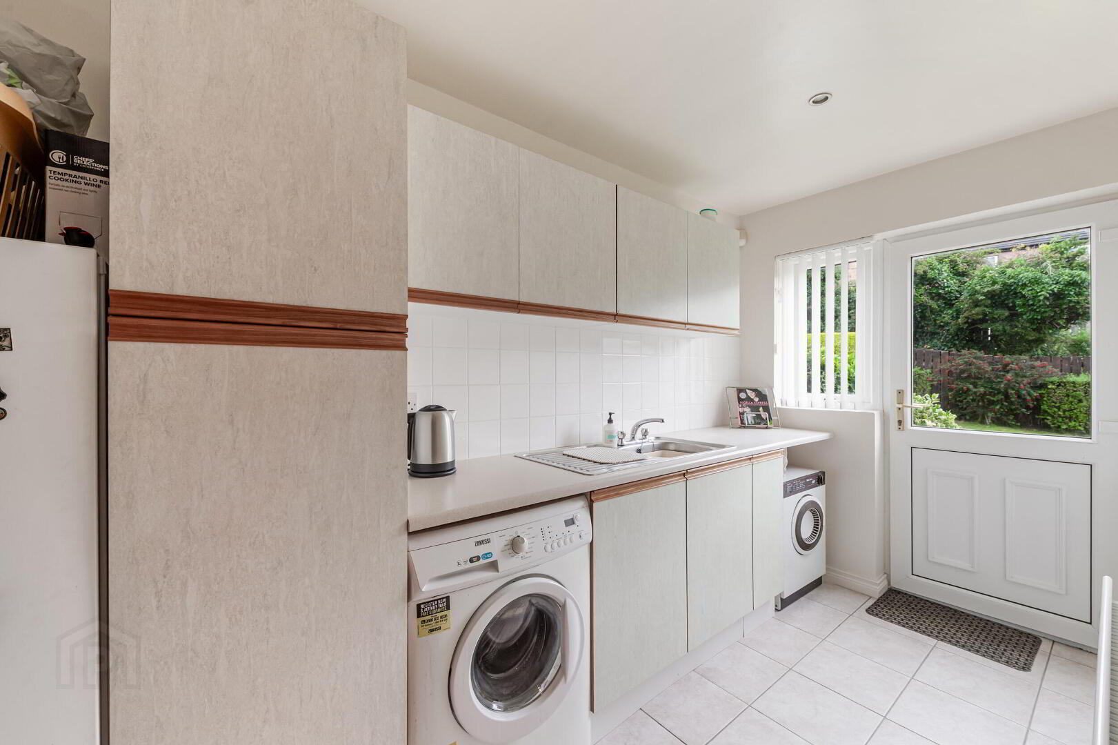 2 Moorfield Gardens 39 of 48