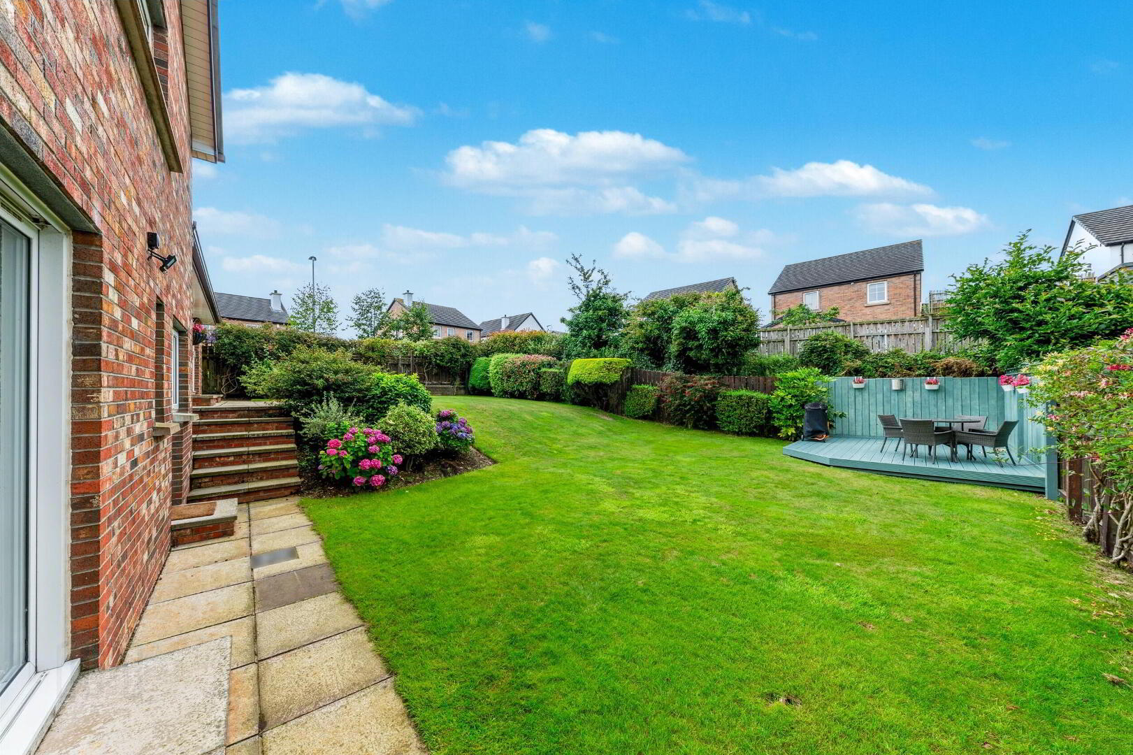 2 Moorfield Gardens 43 of 48