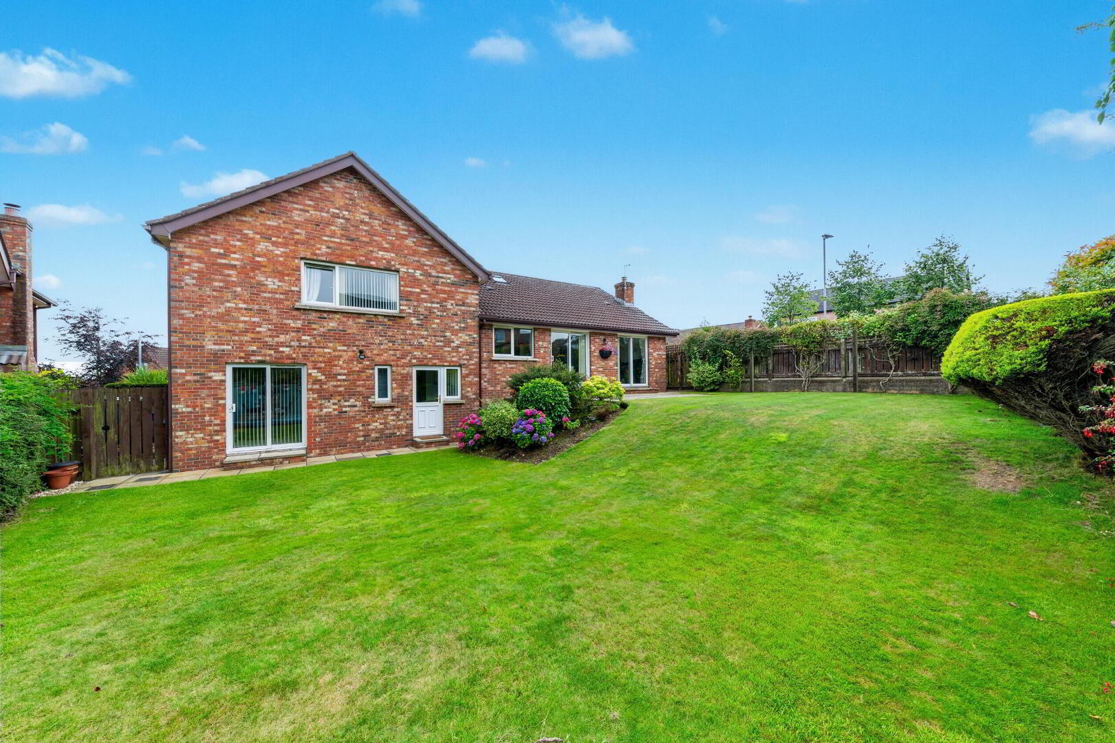 2 Moorfield Gardens 46 of 48