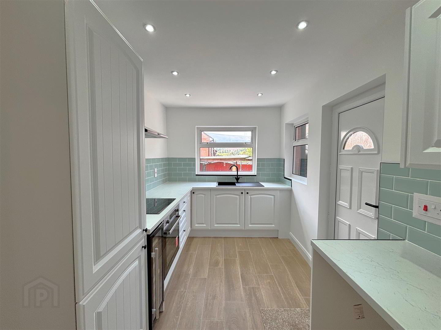 706 Crumlin Road 8 of 18