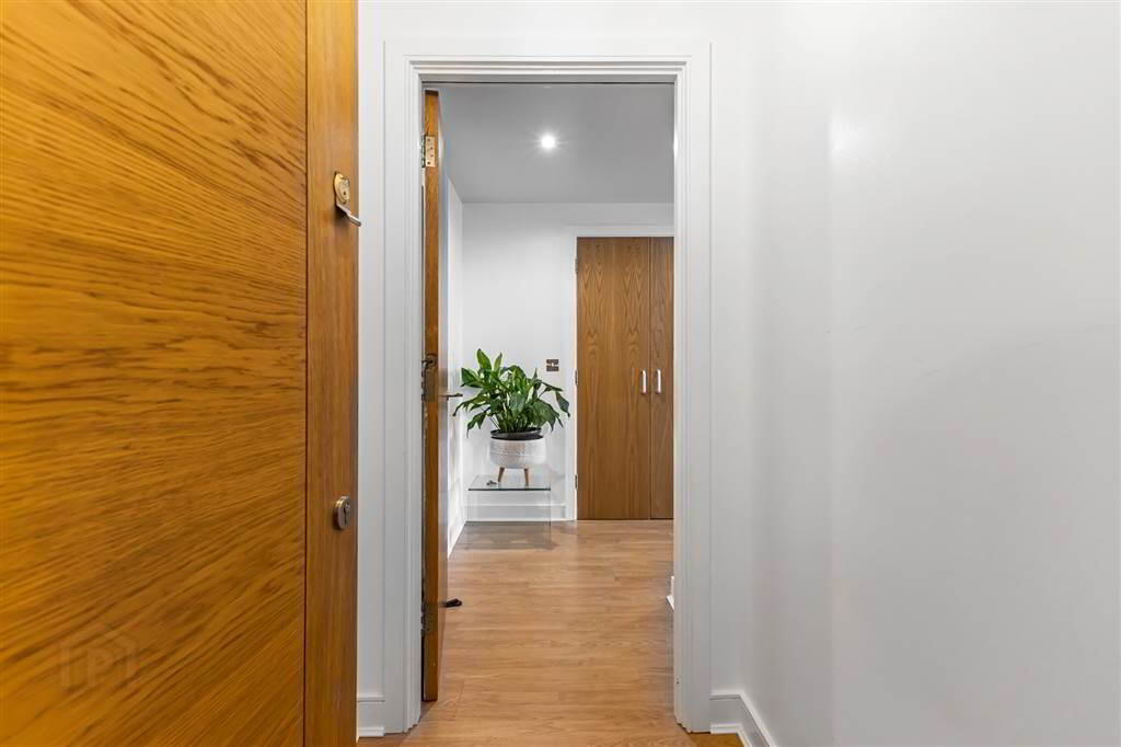 32 Victoria Place, 20 Wellwood Street 3 of 20