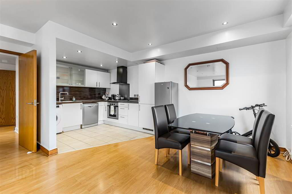 32 Victoria Place, 20 Wellwood Street 6 of 20