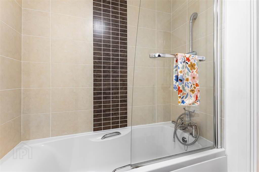 32 Victoria Place, 20 Wellwood Street 18 of 20